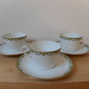 3 tassses anciennes, pocelaine, décor art déco, de famille