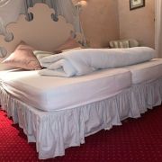 Sommier + matelas + couette + alaise 