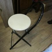 BUREAU EN FER ARTISANAL ET SES 2 CHAISES