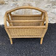 Porte revue en rotin