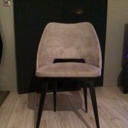 Chaise tonneau moumoute 