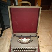 Ancienne machine a ecrire JAPY