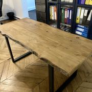 Table artisanale en bois massif