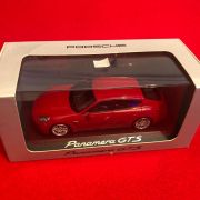 Porsche Panamera GTS  1/43 Minichamps