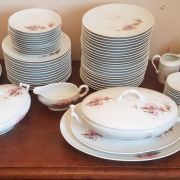 Service porcelaine THARAUD, collection Nénuphar (99 pièces)