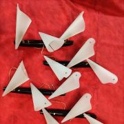 2 OU 4 APPLIQUES MURALES VINTAGE CORNETS PLEXIGLASS BLANC NO