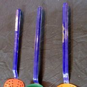 Ensemble écumoires et louche anciennes tôle émaillée