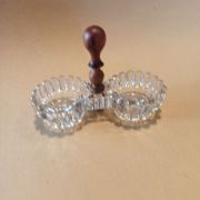 Salière poivrière en verre moulé