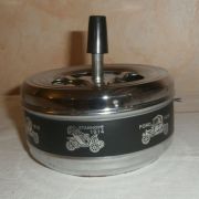 Cendrier à poussoir métal vintage