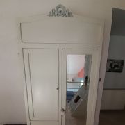 Armoire parisienne