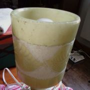 Lampe en marbre-Ton beige avec decoration blanche incrustée