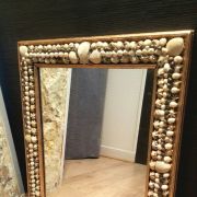 Miroir en coquillages sur cadre ancien 