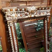Grand miroir baroque en coquillages 