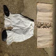 Lot de vêtements de poupées