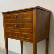 Petite table chiffonnière