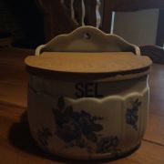 Ancienne boîte à sel