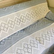 Grand plaid au crochet laine blanc-bleu 