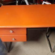 bureau vintage orange