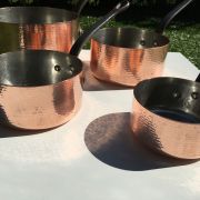 Casseroles en cuivre martelé