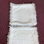 2 taies de coussins en crochet