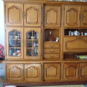 Meuble en vrai chêne(  sans les décorations )