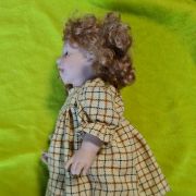 Poupée porcelaine gravée