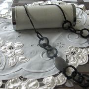 Sautoir lien marron , anneaux bois , cristal anthracite 
