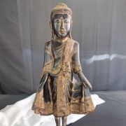 Bouddha Mandalay debout