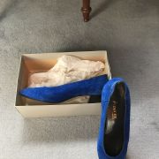 Paire d’escarpins en daim bleu océan 