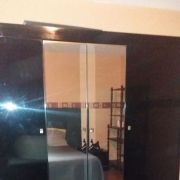 Armoire laquée noir