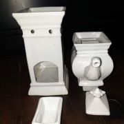 Trois tisanières en porcelaine 