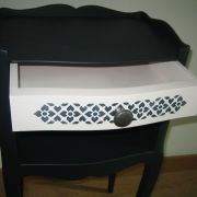 Chevet ou bout de canapé en merisier relooké