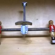 Porte-manteau baby-foot