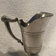 Pot à lait en étain 