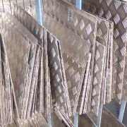 Chutes tôles aluminium à damier