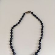Collier ras de cou en perles de verre noires