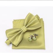 Nœud papillon avec pochette et bouton manchette assorti