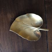 Vide poche feuille en laiton doré