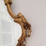 Important miroir en bois doré