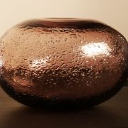 Vase artisanal en verre  coloris mauve