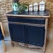 Meuble bas peint teinte bleu marine 