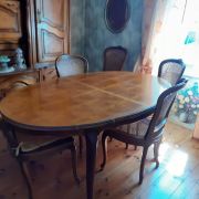 table avec 6 chaises cannées en merisier