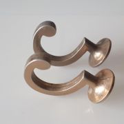 Paire de crochets anciens