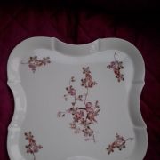 Plateau en porcelaine fleurs émaillées 