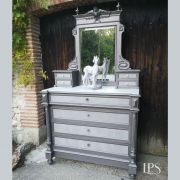 Commode vintage entièrement relookée, traitée et repeinte d’