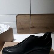 Jolie chaussure Neuve couleur Noir 38