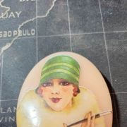 Broche rétro pin up