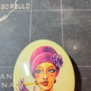 Broche rétro pin up