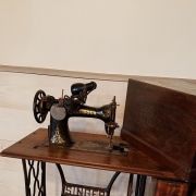 Ancienne machine a coudre SINGER
