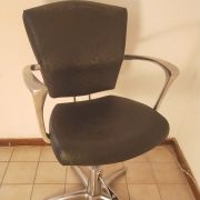 Deux sièges de coiffeur professionnel 100 €
